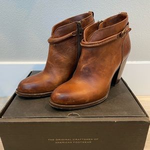 Frye Jenny Seam Short Ankle Boots in Cognac 9.5, new in box